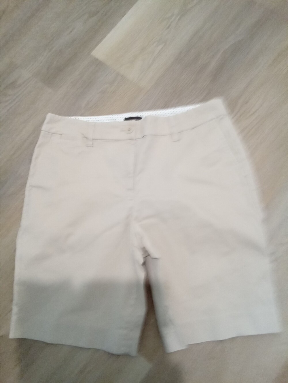 Talbots Size 10 Petite Perfect Short 9.5" Inseam Bermuda Cream Color Chino Style